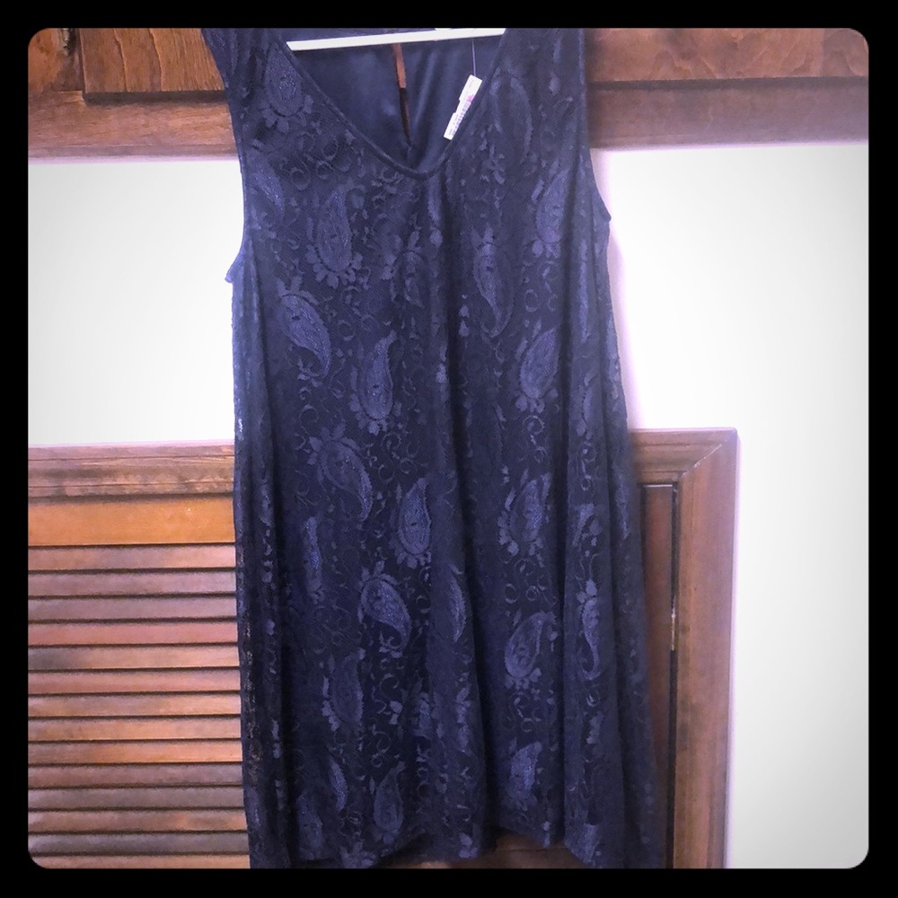 Sleeveless lace dress